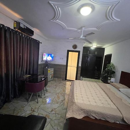 Nesta Barron -Home Away From Home North Legon Exterior foto
