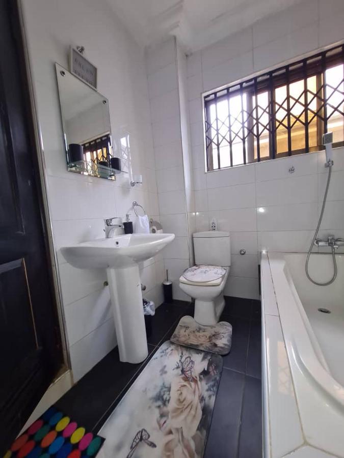 Nesta Barron -Home Away From Home North Legon Exterior foto