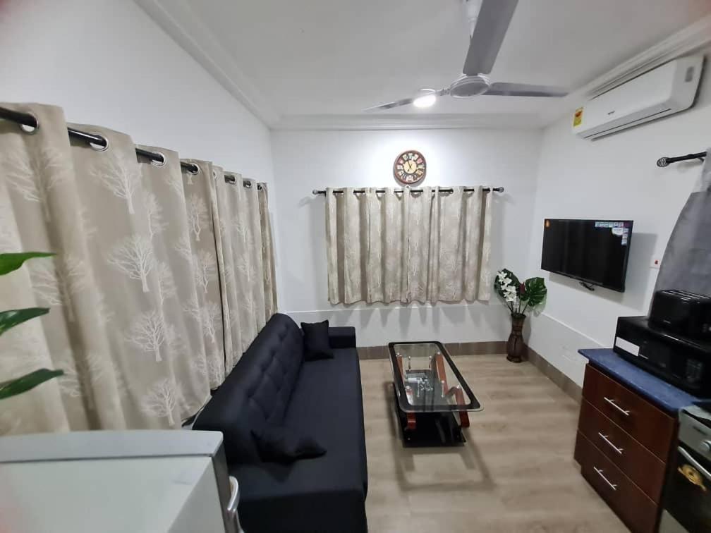Nesta Barron -Home Away From Home North Legon Exterior foto