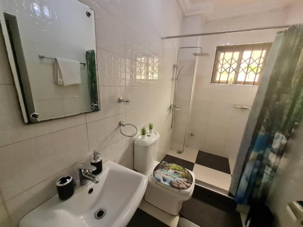Nesta Barron -Home Away From Home North Legon Quarto foto