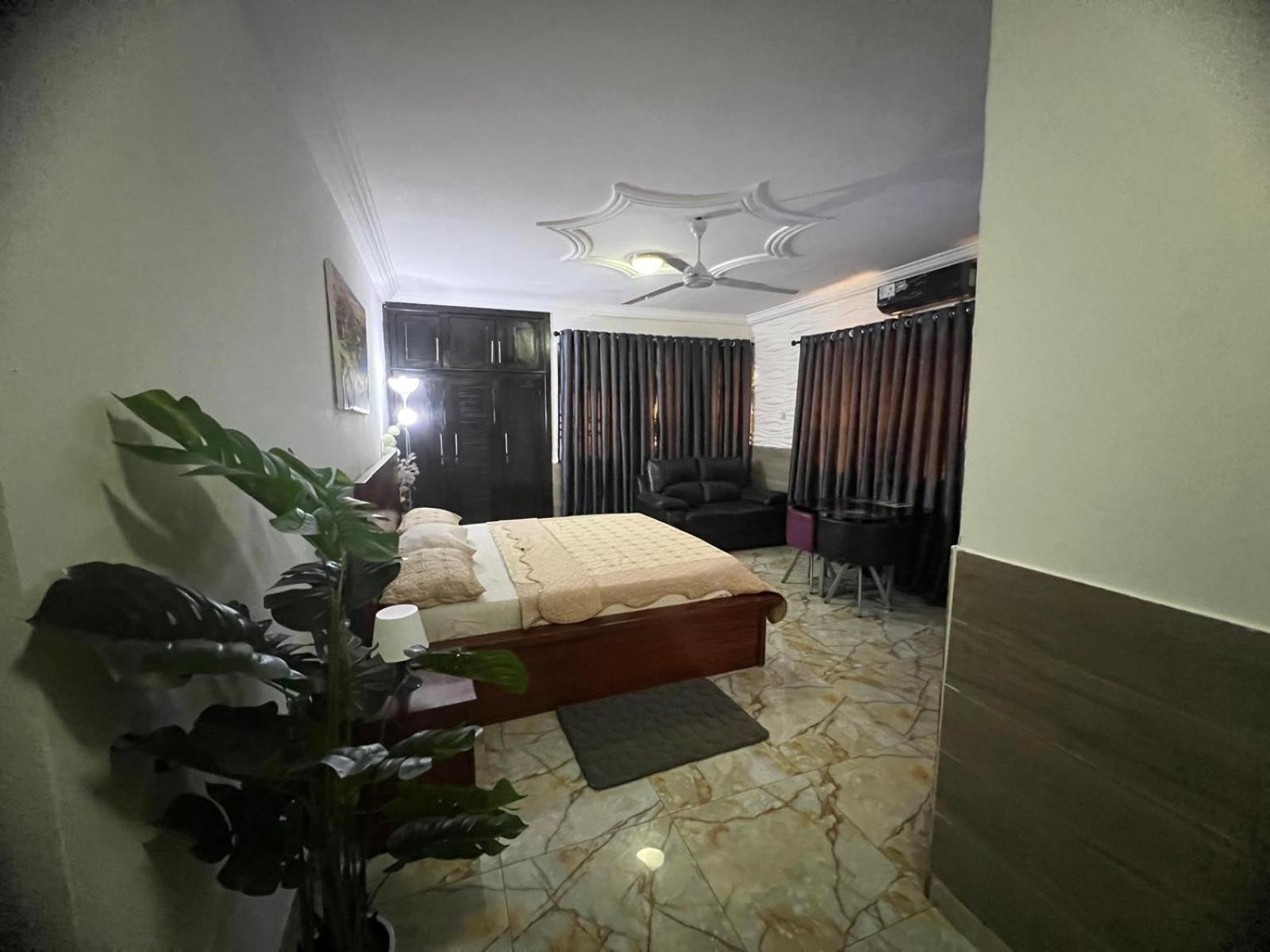 Nesta Barron -Home Away From Home North Legon Exterior foto
