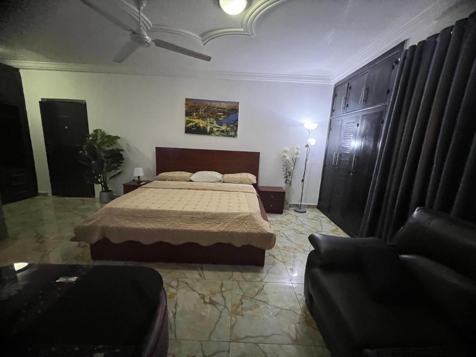 Nesta Barron -Home Away From Home North Legon Exterior foto