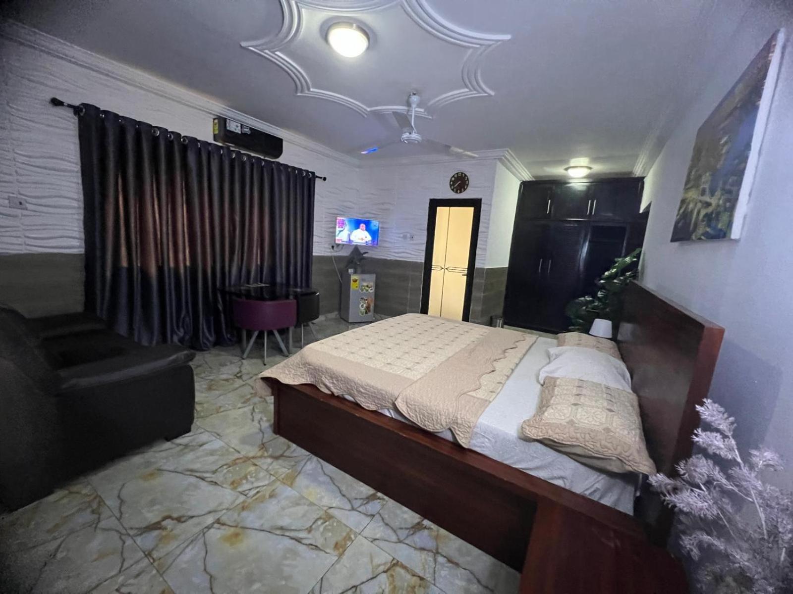 Nesta Barron -Home Away From Home North Legon Exterior foto