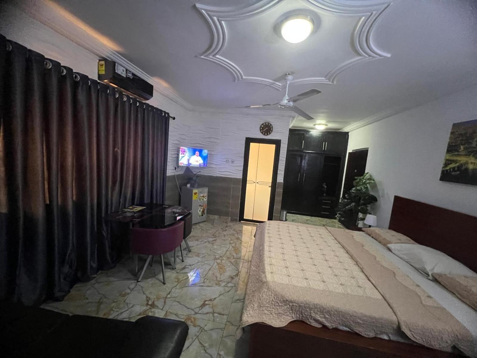 Nesta Barron -Home Away From Home North Legon Exterior foto