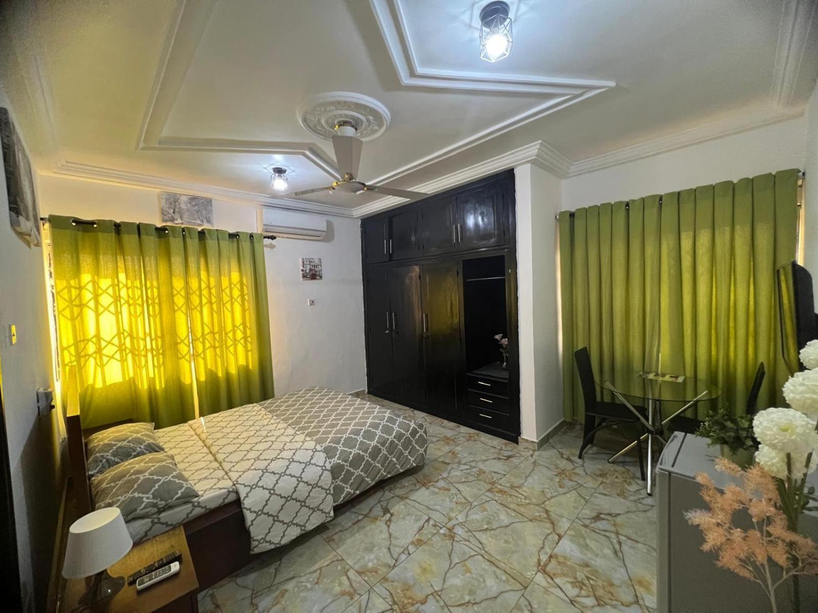 Nesta Barron -Home Away From Home North Legon Exterior foto