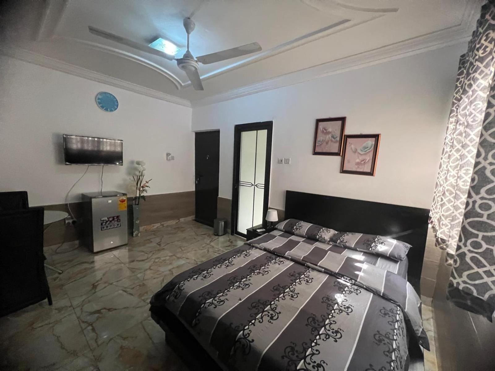 Nesta Barron -Home Away From Home North Legon Exterior foto